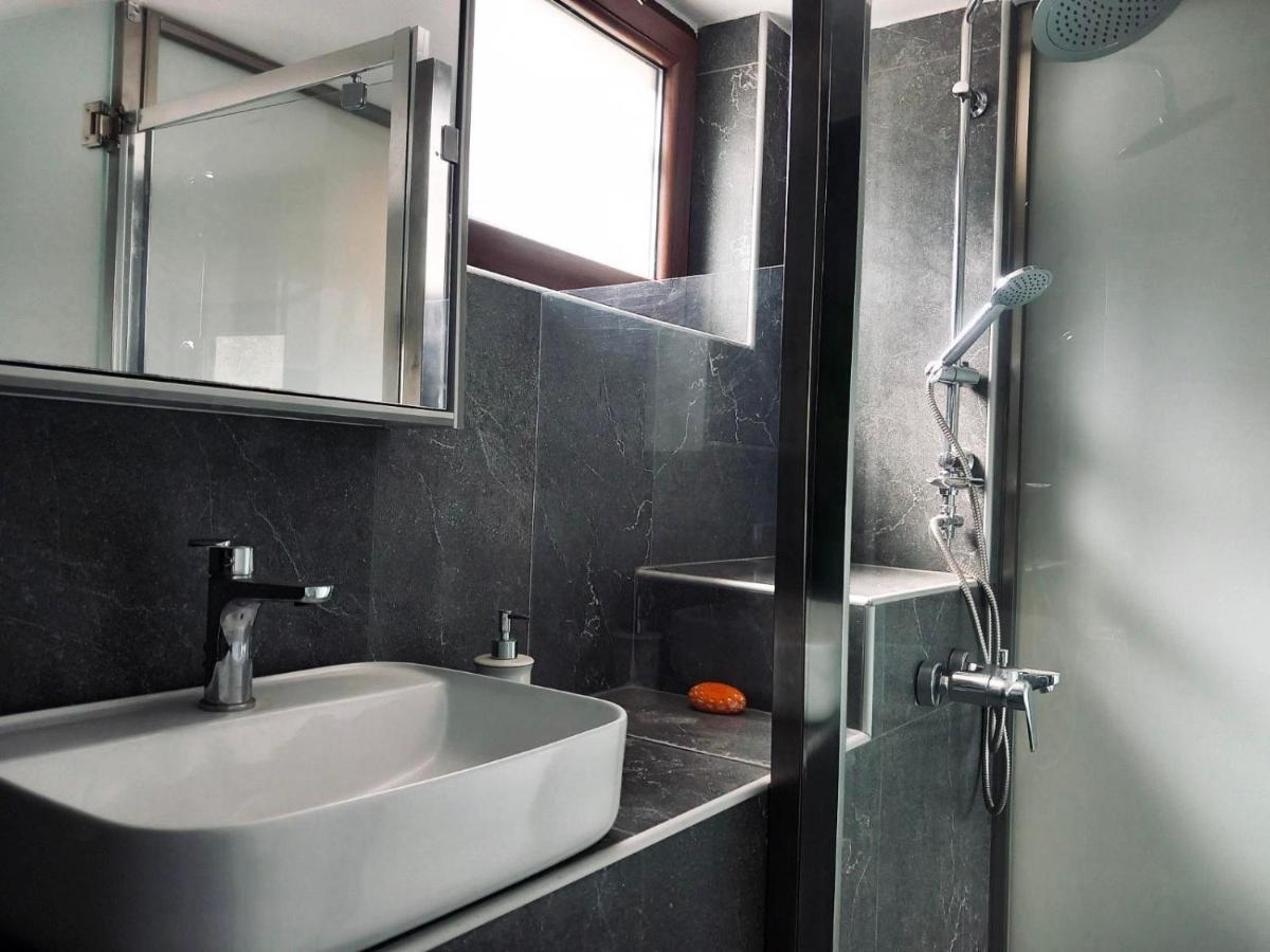 Moxy Paxos Apartments ไกออส ภายนอก รูปภาพ