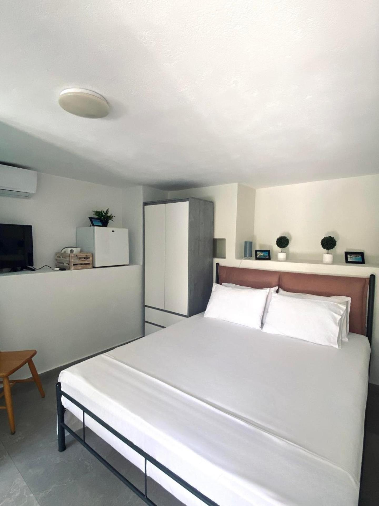 Moxy Paxos Apartments ไกออส ภายนอก รูปภาพ